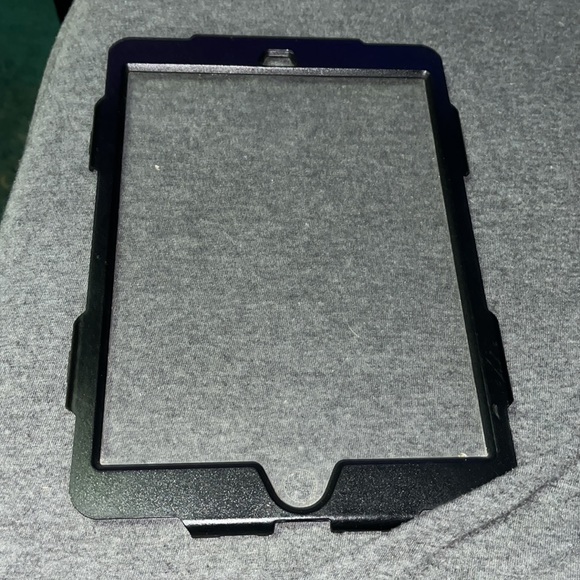 !SOLD! Apple iPad 8th Generation 32GB Wi-Fi + Cellular Capability - Picture 3 of 5